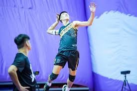 详解棒球规则中的打击干扰判定当捕手的手套触碰到打者的挥棒